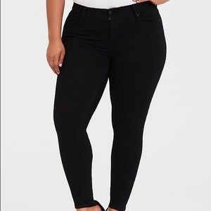 torrid: Black skinny jeans